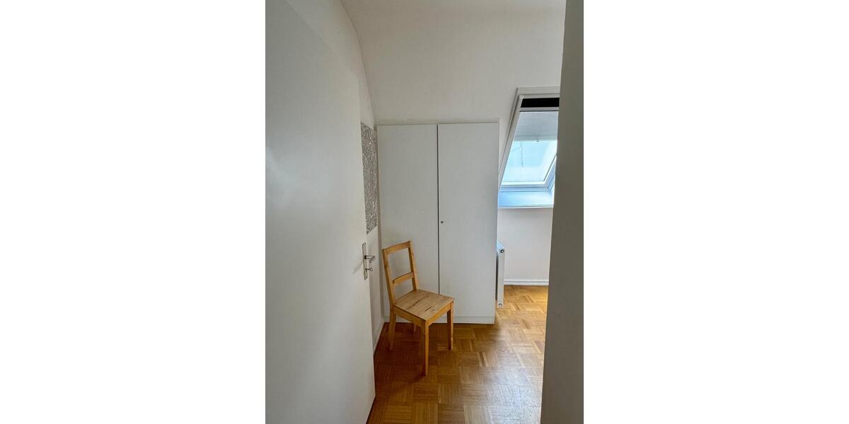 Dachgeschoßwohnung Hamburg Altona - 2.5 Zimmer, 89 m&sup2;, 1.300&euro; | Angebot:26123736