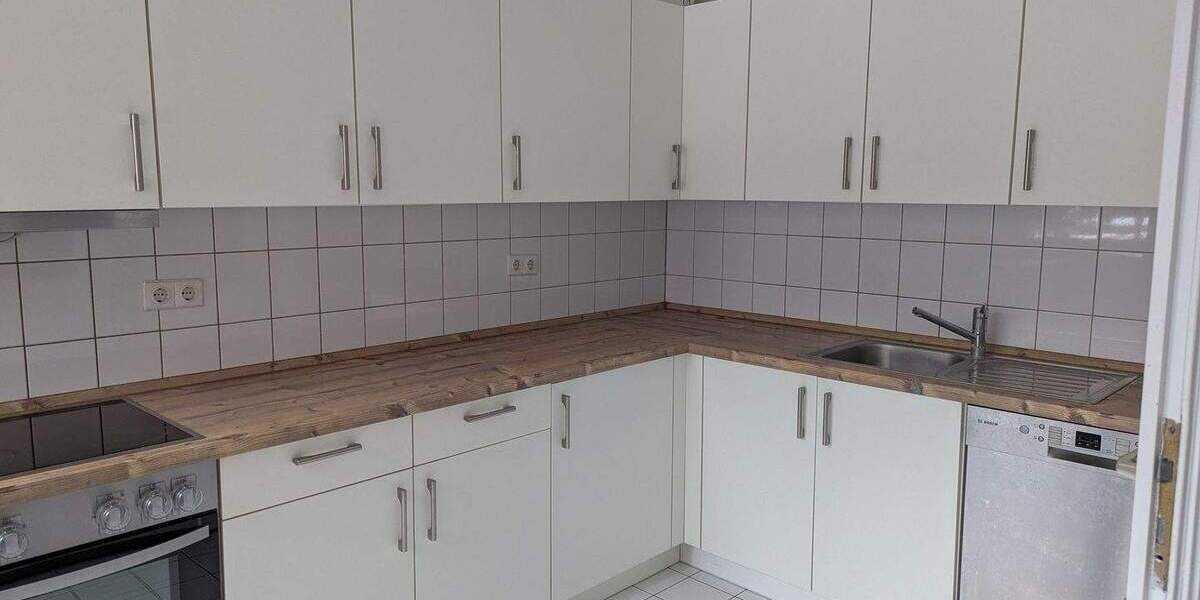 Große 1 22-Zimmer-Wohnung mit Balkon, Einbauküche und Vollbad! 3 zimmer