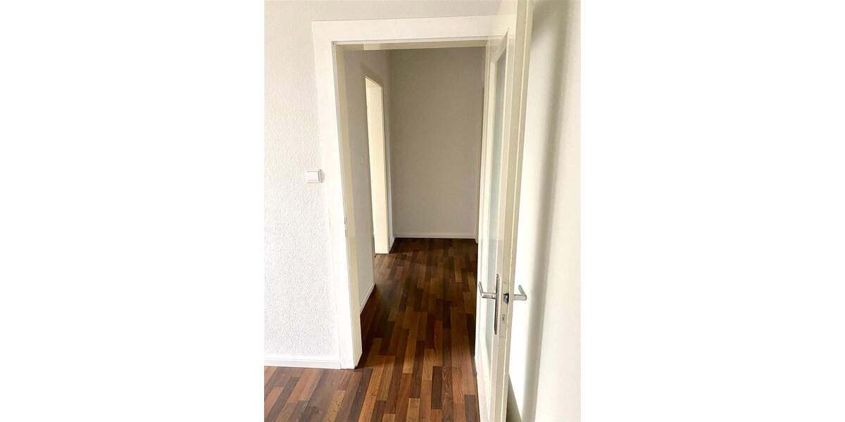 Möblierte Traumwohnung mit Balkon in Endetage in absolut ruhiger und sonniger Lage. 3 zimmer