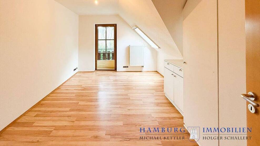 3-Familienhaus - BJ 1999 - EignerWohnung, 4 Zimmer, sofort beziehbar - 30-er Zone in 25436 Tornesch