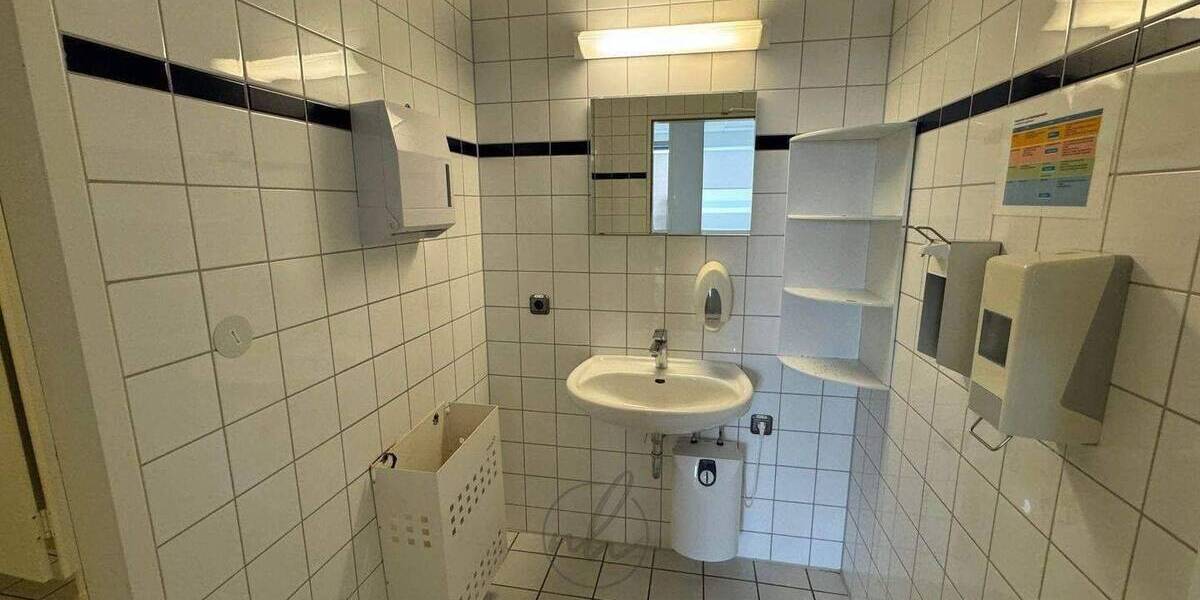 Gewerbeobjekt Hamburg Rahlstedt - 2 Zimmer, 192 m&sup2;, 2.496&euro; | Angebot:26903022