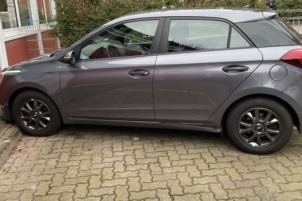 Hyundai i20 28.400 km 7.700 € Hamburg 22453