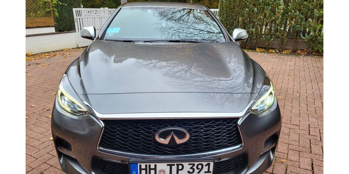 INFINITI Q30 113.000 km 16.500 € Hamburg 22177
