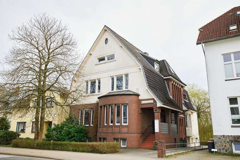 Haus zum Kaufen in Elmshorn 639.000 € 293.2 m²
