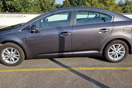 Toyota Avensis 172.505 km 5.800 € Oststeinbek 22113