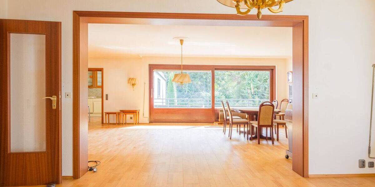 Familienwohnung mit Schwimmbad: Direkt am Poppenbüttler Markt auf einer Ebene wohnen 5 zimmer