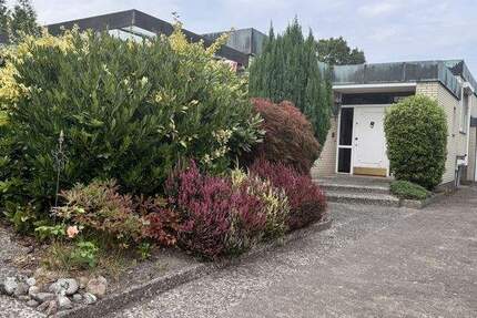 Bebaubar gem. B-Plan GRZ 0,3 - 2geschossigDoppelhaus möglich - Altbaubestand großzügiger Bungalow zimmer