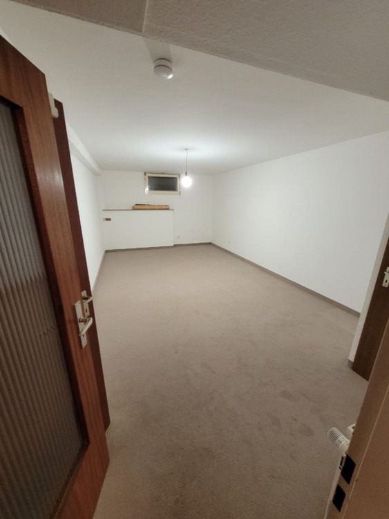 Büro & Lager mit Pantry und Duschbad; frisch gestrichen zimmer