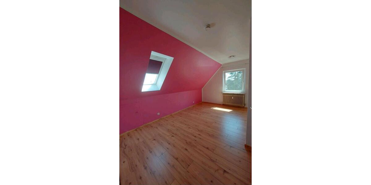 Gemütliche, helle Dachgeschosswohnung 3 zimmer