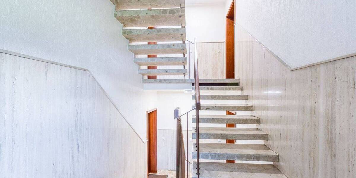 Familienwohnung mit Schwimmbad: Direkt am Poppenbüttler Markt auf einer Ebene wohnen 5 zimmer