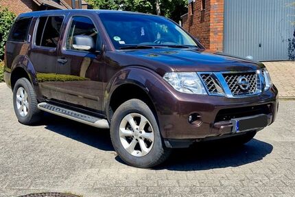 Nissan Pathfinder 161.000 km 15.500 &euro; Norderstedt 22848