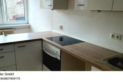 4-Zimmer-Wohnung mit Einbauküche, Badewanne und Keller in Langenhorn