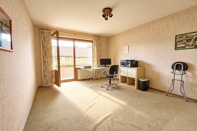 Familienhaus mit außergewöhnlichem Raumangebot und großem Gestaltungspotenzial - inkl. Garage ! - Reihenendhaus Ellerau | Angebot:27055171