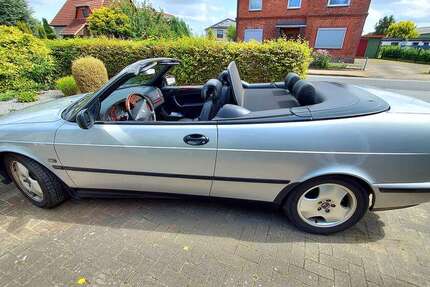 Saab 900