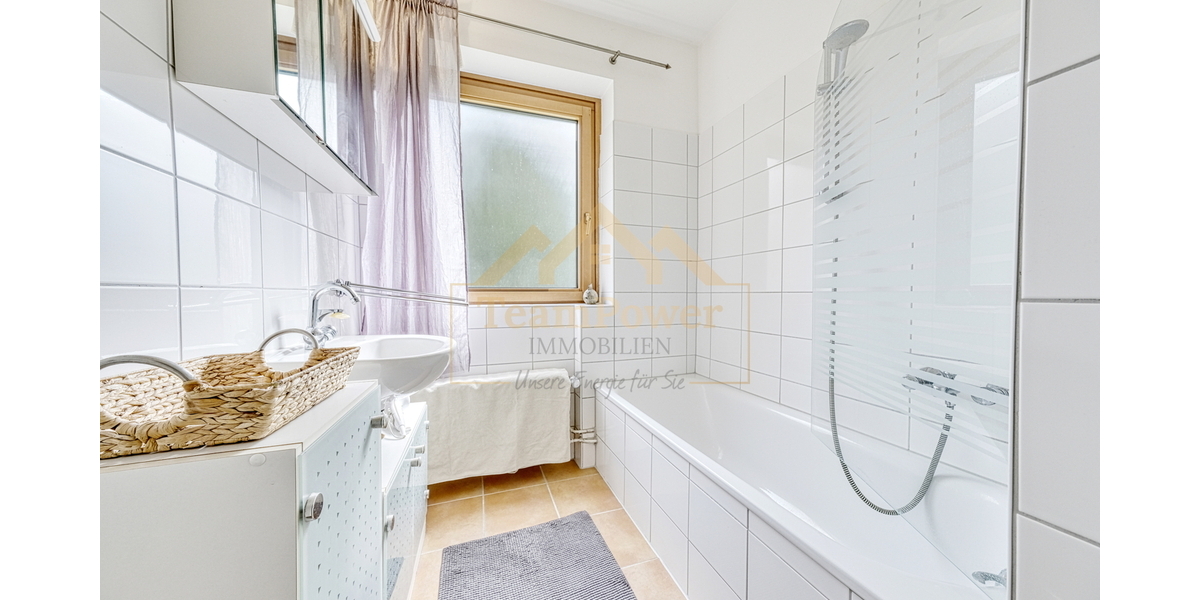 Wohnen nahe AEZ: 3,5 Zimmer, Balkon & TG - Stellplatz im Hochparterre - Erdgeschoßwohnung Hamburg Wandsbek | Angebot:26294180