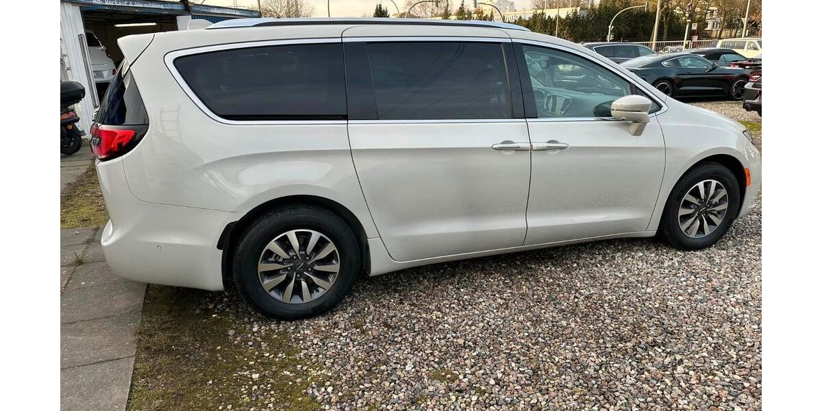 Chrysler Pacifica 114.000 km 31.999 &euro; Hamburg 22309
