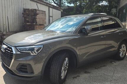 Audi Q3 228.000 km 16.900 &euro; Hamburg 22527