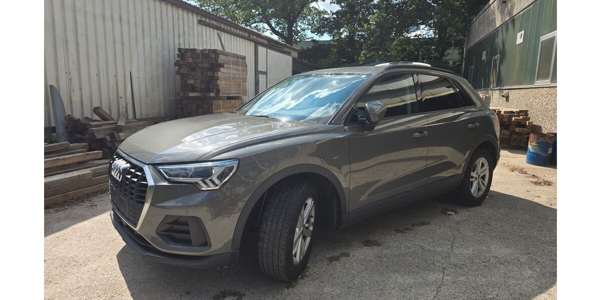 Audi Q3 228.000 km 16.900 &euro; Hamburg 22527