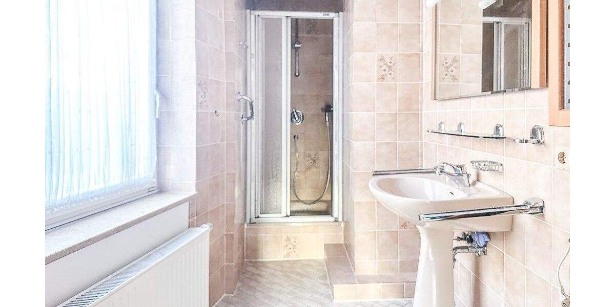 Befristet: Einfamilienhaus mit Einliegerwohnung 5 zimmer