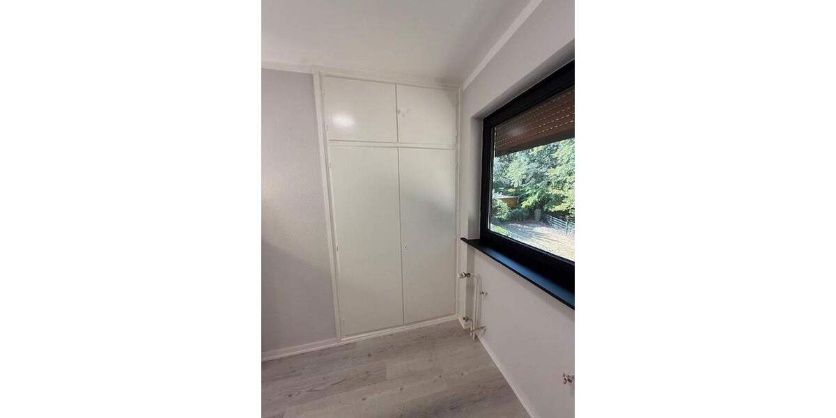 Provisionsfrei vom Eigentümer: Renovierter Bungalow in Parklage auf 702 m² Endgrundstück 4 zimmer