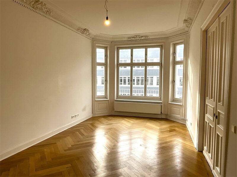 Mittendrin und ruhig - 5 Zimmer WHG, ca. 134 m², WG geeignet, im 3. OG am Steindamm, St. Georg