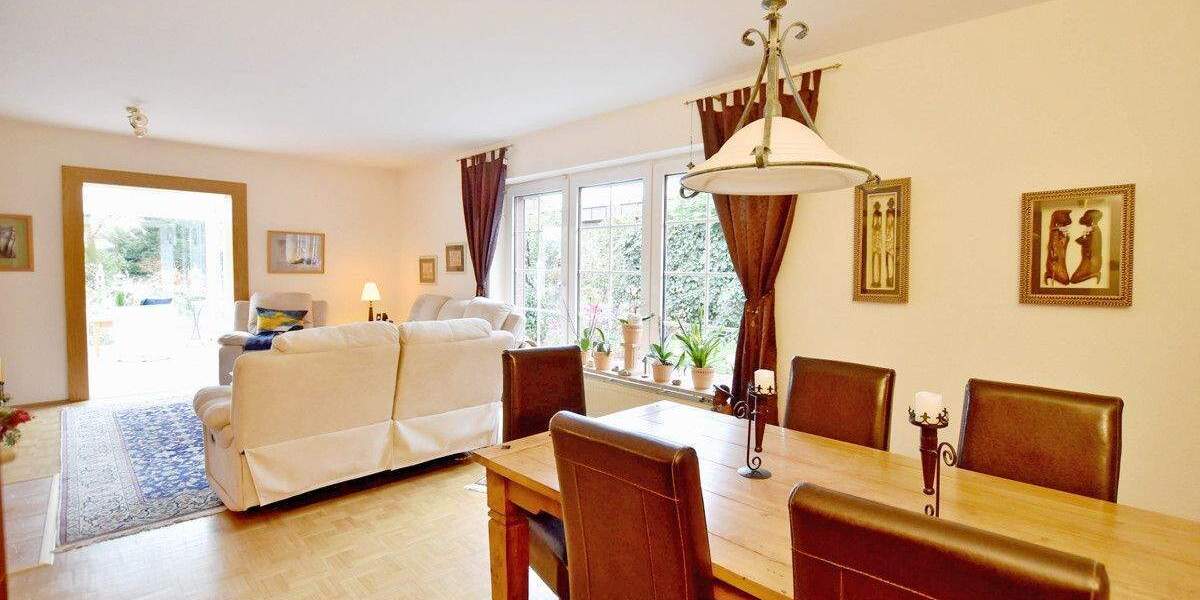 Lichtdurchfluteter 4-Zi.-Doppelhaustraum mit Wintergarten, Kamin, Sauna und Gartenidylle 4 zimmer