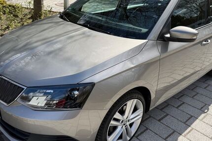 Skoda Fabia 47.600 km 12.899 &euro; Hamburg 22549