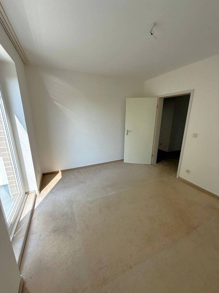 Zentrale Wohnlage, ruhige Umgebung. Endetage mit Balkon und TG-Stellplatz