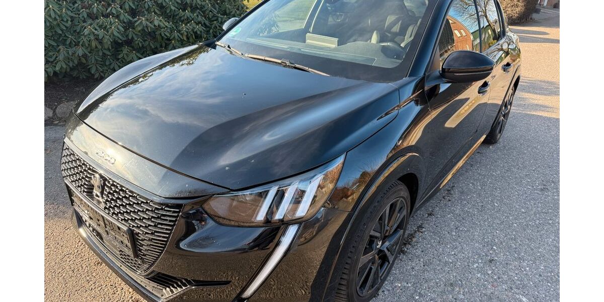 Peugeot 208 32.000 km 13.900 &euro; Braak 22145