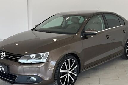 VW Jetta 90.000 km 11.990 &euro; Hamburg 22043