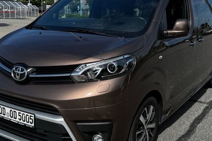 Toyota Proace (Verso) 215.000 km 21.900 &euro; Elmenhorst 23869