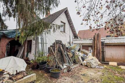 Erbbaurecht mit einer sanierungsbedürftigen Doppelhaushälfte 3 zimmer