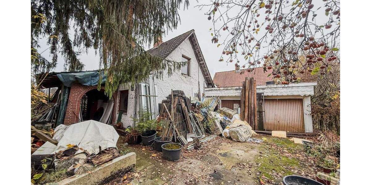 Erbbaurecht mit einer sanierungsbedürftigen Doppelhaushälfte 3 zimmer