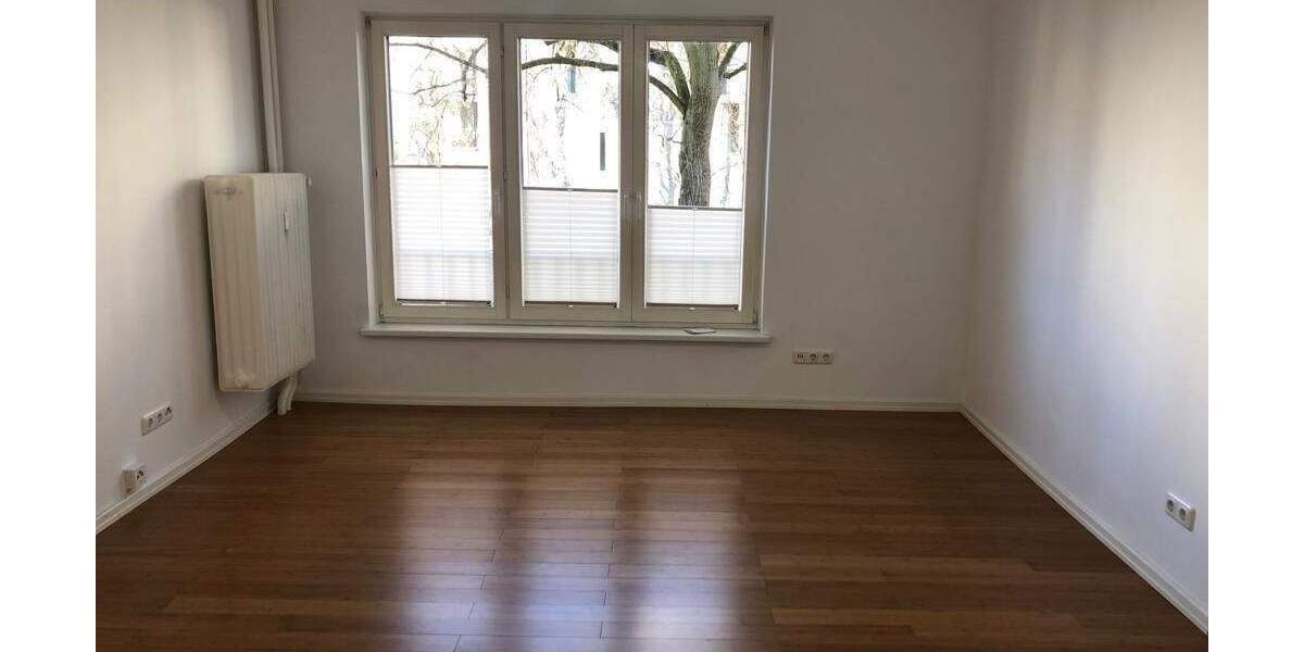 *** Bestlage in Winterhude: Eigentumswohnung: ein Zimmer, ebenerdiges Duschbad, Einbauküche, 1. OG, Fahrstuhl, französicher Balkon, renoviert!!*** 1 zimmer