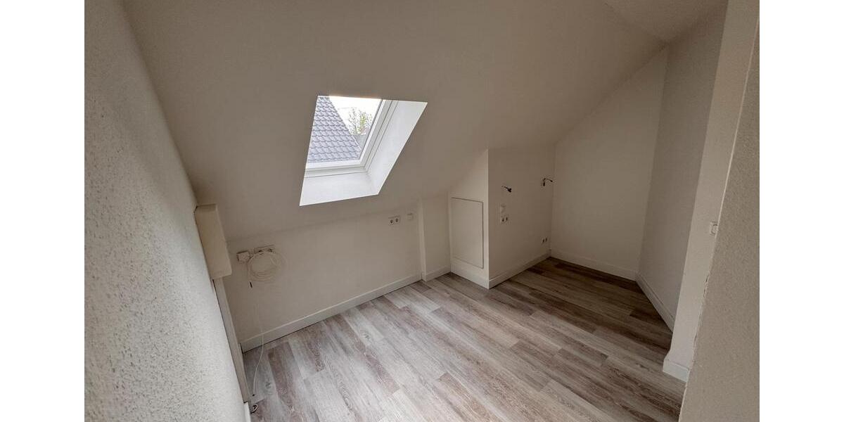 Dachgeschoßwohnung Buxtehude - 2.5 Zimmer, 76 m&sup2;, 950&euro; | Angebot:26446962
