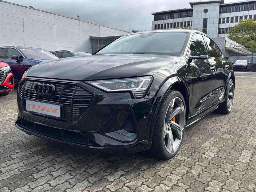 Audi e-tron 20.552 km 46.950 € Hamburg 22047