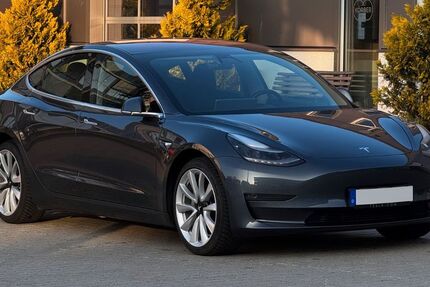 Tesla Model 3 68.400 km 23.500 &euro; Hamburg 22119