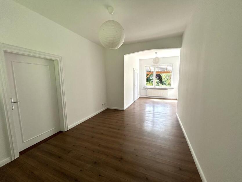 Schönes gepflegtes ZFH mit großem Garten + Werkstatt von privat