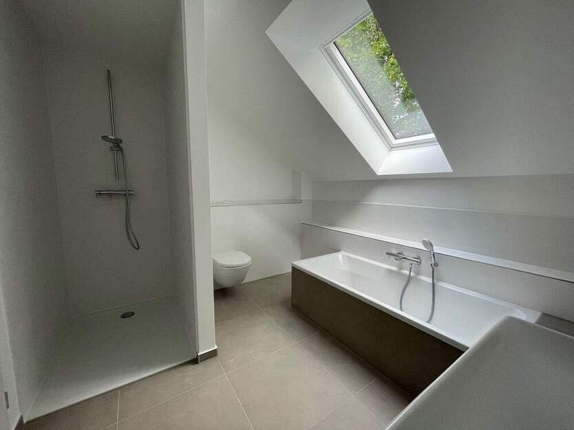 Neubau hochwertiges A+ Rotklinker-Effizienzhaus 40 in bester Villenlage.