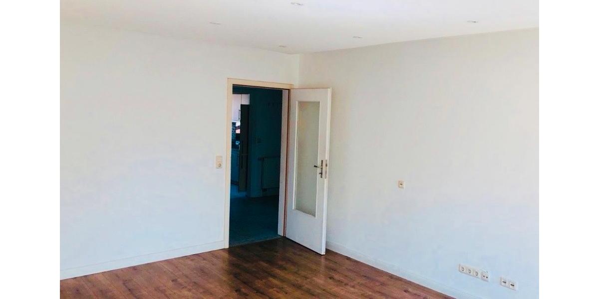 TOP 3-Zi.-Wohnung in Norderstedt mit Balkon,EBK & Stellplatz 3 zimmer