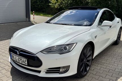 Tesla Model S 513.000 km 18.400 € Hamburg 22145