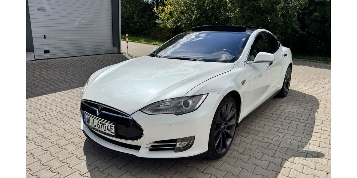 Tesla Model S 513.000 km 18.400 € Hamburg 22145