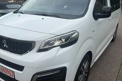 Peugeot Traveller 140.000 km 24.900 &euro; Braak 22145