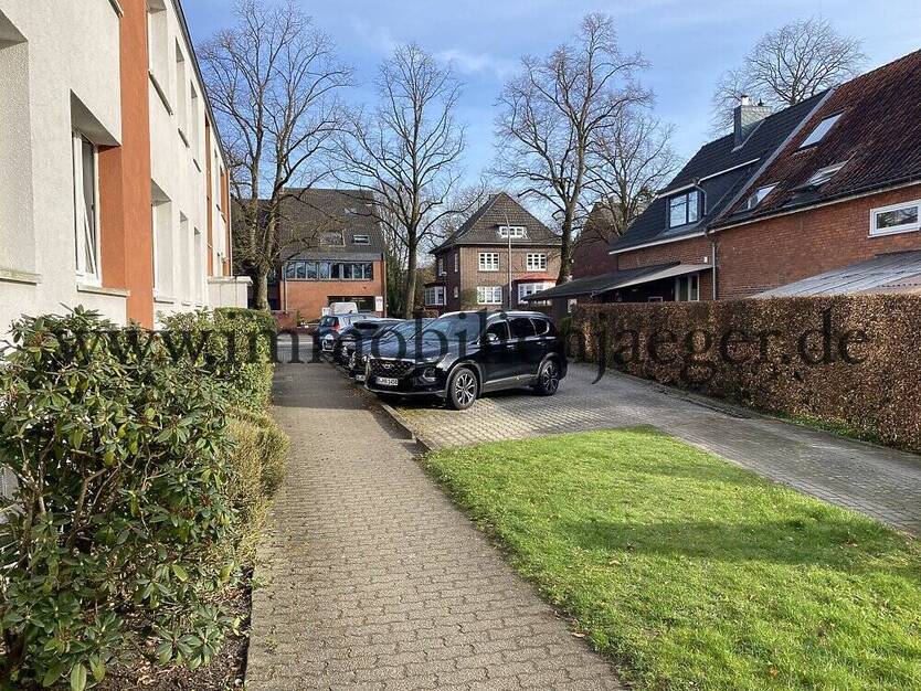 Zentrales Garstedt zw. Meyers-Mühle und EKZ Herold-Center - DachWohnung mit EBK - Sitzbadewanne