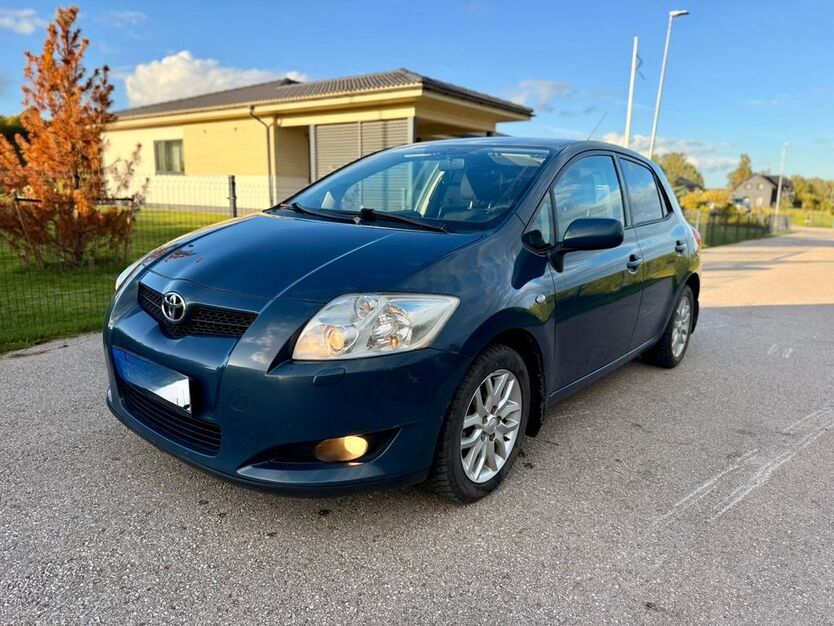 Toyota Auris 238.000 km 3.150 € Hamburg 20537