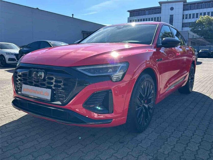 Audi Q8 e-tron 35.190 km 57.950 € Hamburg 22047